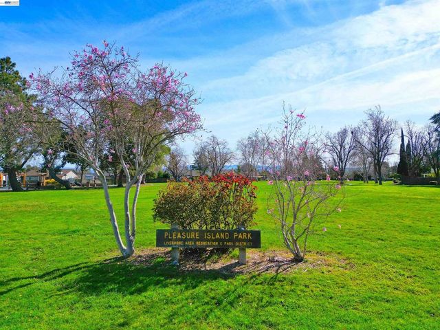 319 319 Pearl Dr, Livermore, CA 94550