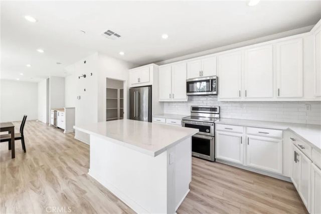 122 Citysquare, Irvine, CA 92614
