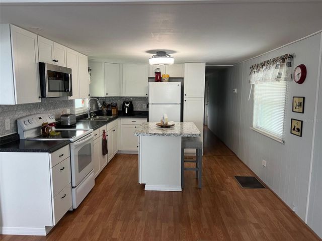 11300 124TH AVENUE 122, Largo, FL 33778