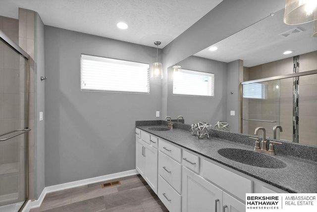 18406 Palisades Drive, Omaha, NE 68136