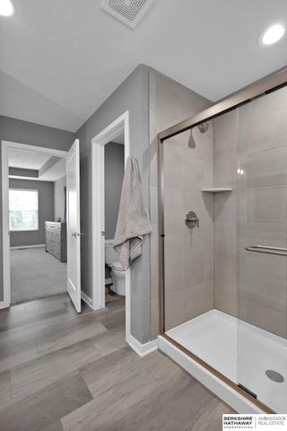 18406 Palisades Drive, Omaha, NE 68136