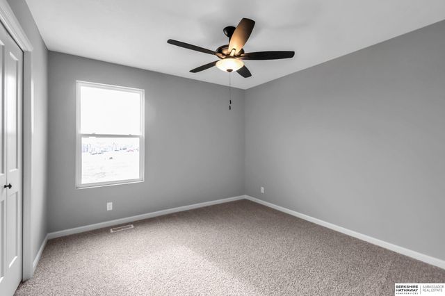 18406 Palisades Drive, Omaha, NE 68136