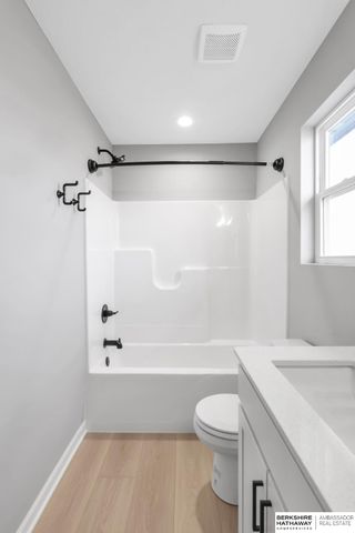 18406 Palisades Drive, Omaha, NE 68136