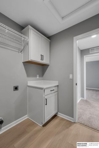 18406 Palisades Drive, Omaha, NE 68136