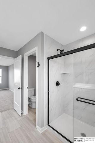 18406 Palisades Drive, Omaha, NE 68136