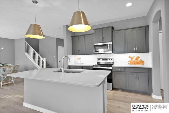 18406 Palisades Drive, Omaha, NE 68136