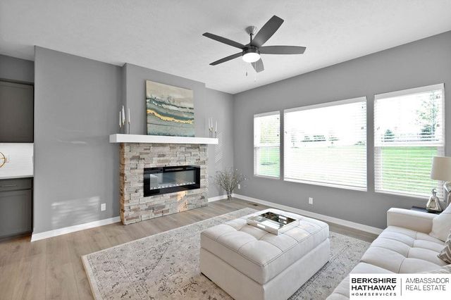 18406 Palisades Drive, Omaha, NE 68136