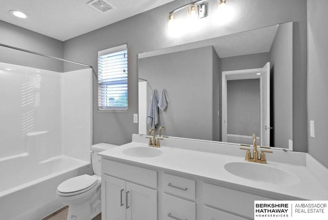 18406 Palisades Drive, Omaha, NE 68136