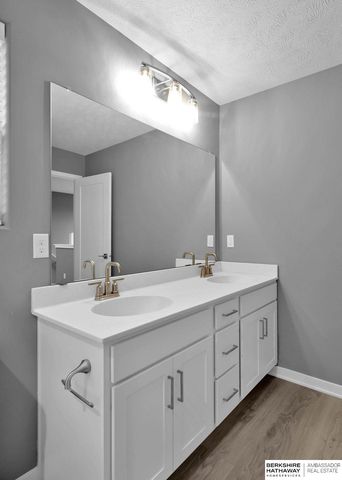 18406 Palisades Drive, Omaha, NE 68136