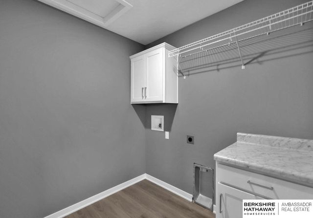 18406 Palisades Drive, Omaha, NE 68136