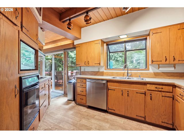 15300 Se MINERVA Rd, Milwaukie, OR 97267