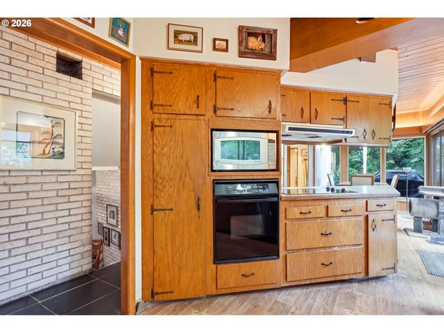 15300 Se MINERVA Rd, Milwaukie, OR 97267