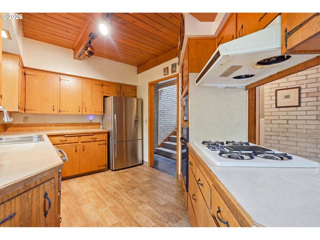 15300 Se MINERVA Rd, Milwaukie, OR 97267