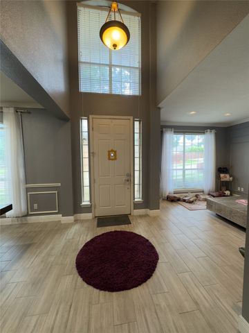 413 Ridge Meade Drive, Lewisville, TX 75067