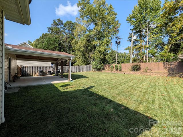 3017 Lynworth Place, Charlotte, NC 28212