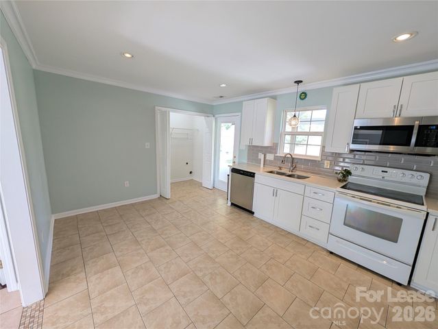 3017 Lynworth Place, Charlotte, NC 28212