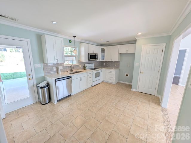 3017 Lynworth Place, Charlotte, NC 28212