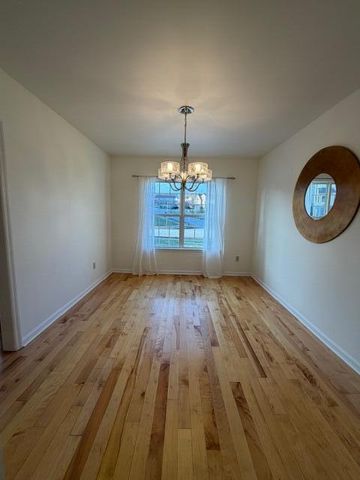 1018 Forest Lake Drive, Lexington, KY 40515