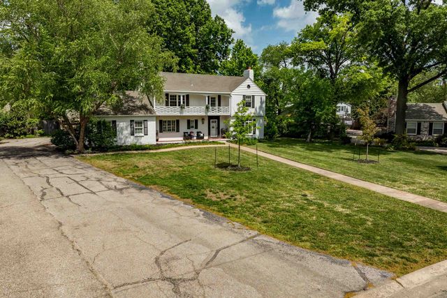 8 S Colonial Ct, Eastborough, KS 67207