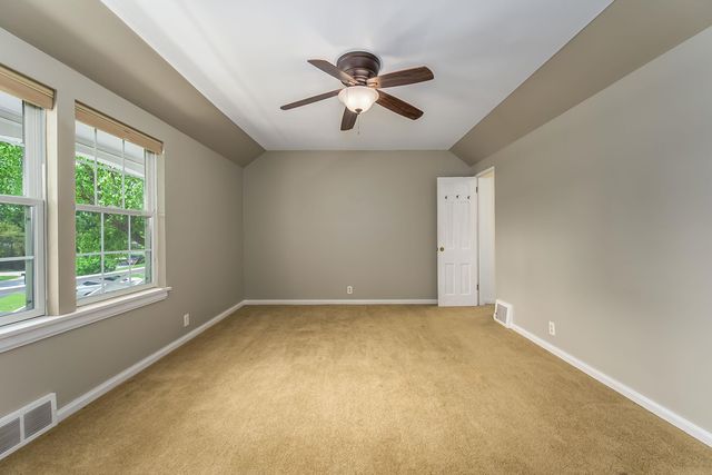 8 S Colonial Ct, Eastborough, KS 67207
