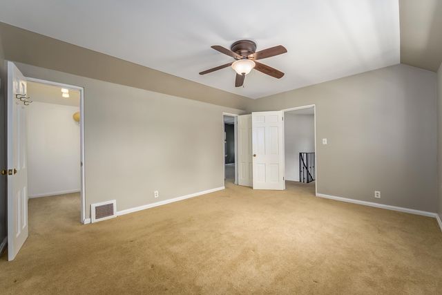 8 S Colonial Ct, Eastborough, KS 67207