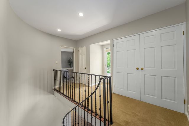 8 S Colonial Ct, Eastborough, KS 67207