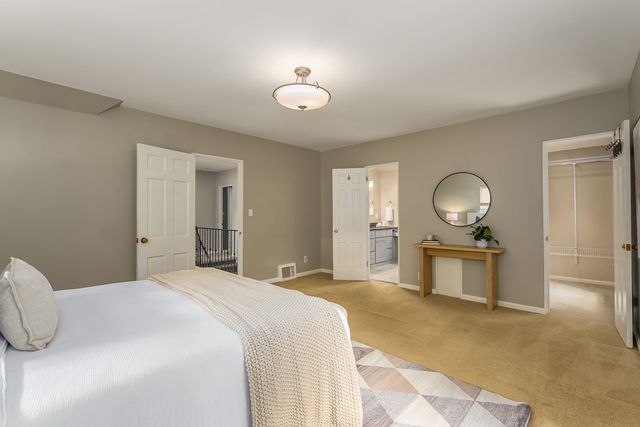 8 S Colonial Ct, Eastborough, KS 67207