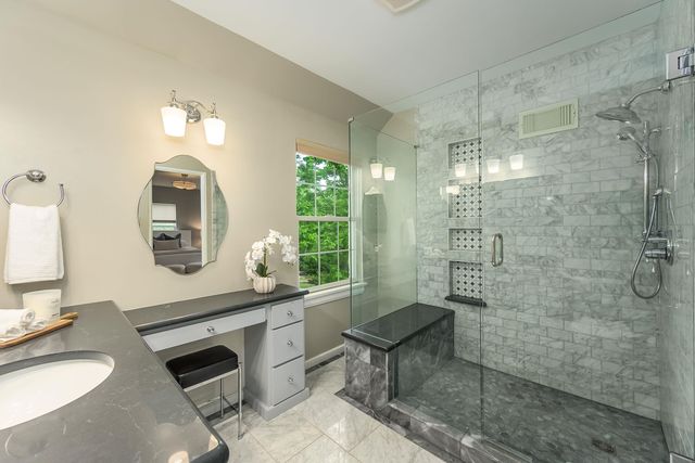 8 S Colonial Ct, Eastborough, KS 67207