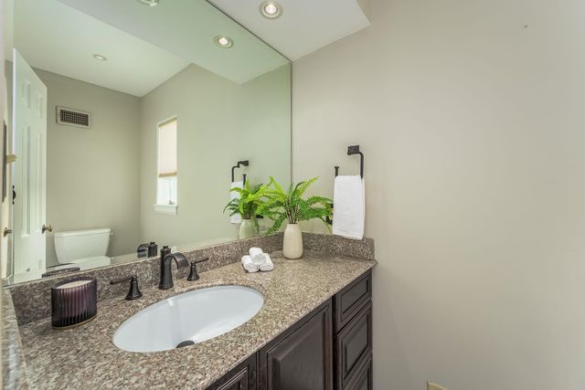 8 S Colonial Ct, Eastborough, KS 67207