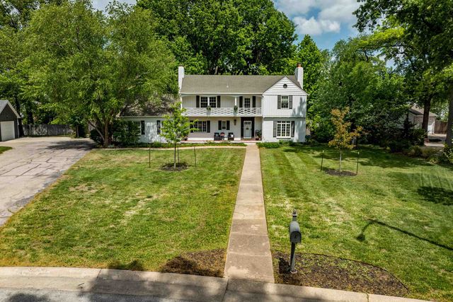 8 S Colonial Ct, Eastborough, KS 67207