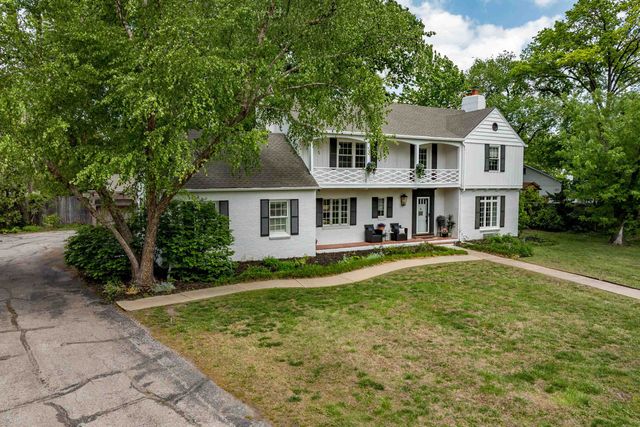 8 S Colonial Ct, Eastborough, KS 67207