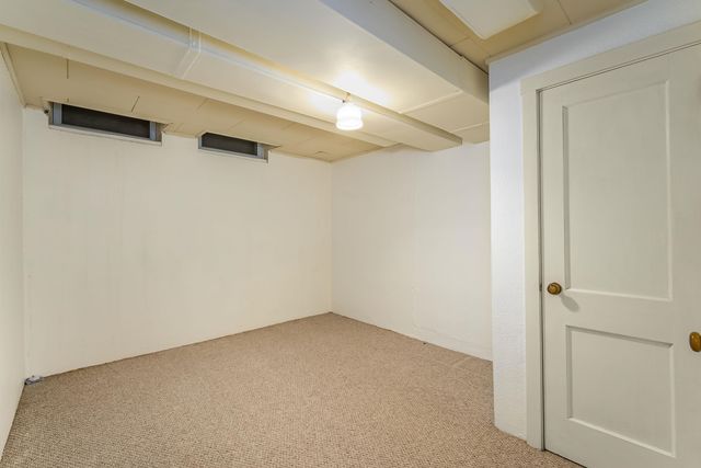 8 S Colonial Ct, Eastborough, KS 67207