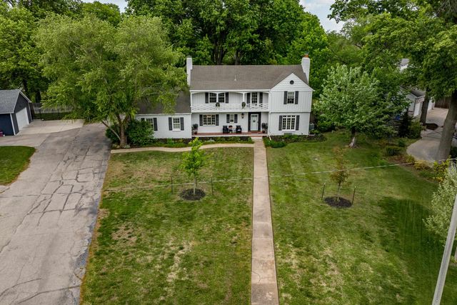 8 S Colonial Ct, Eastborough, KS 67207