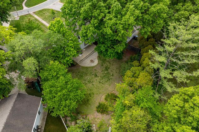 8 S Colonial Ct, Eastborough, KS 67207
