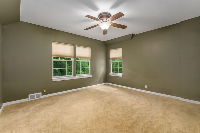 8 S Colonial Ct, Eastborough, KS 67207