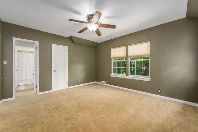 8 S Colonial Ct, Eastborough, KS 67207