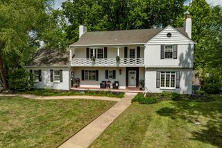 8 S Colonial Ct, Eastborough, KS 67207