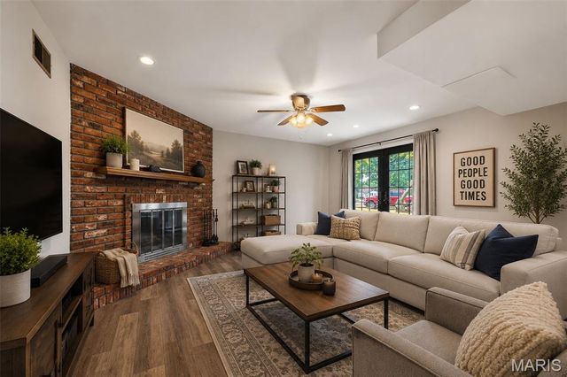 1319 Brandywine Lane, St Peters, MO 63376