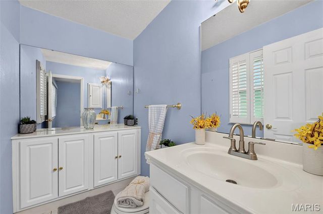 1319 Brandywine Lane, St Peters, MO 63376
