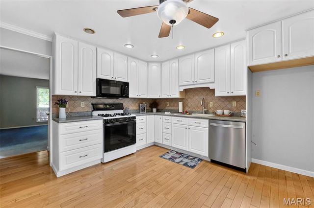1319 Brandywine Lane, St Peters, MO 63376