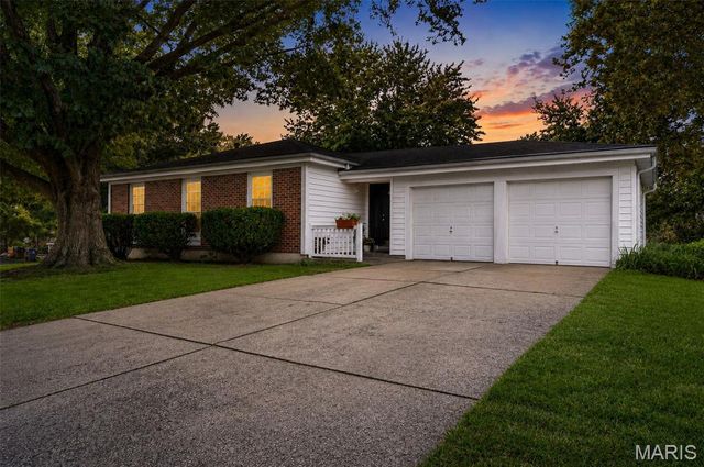 1319 Brandywine Lane, St Peters, MO 63376