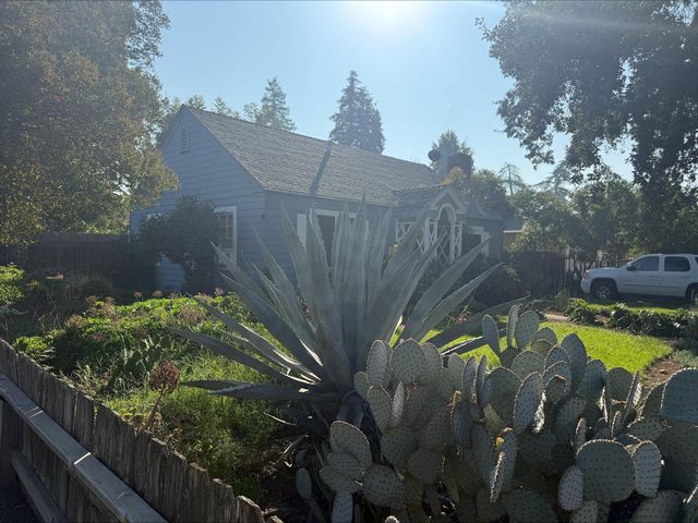 820 N Stevenson Street, Visalia, CA 93291