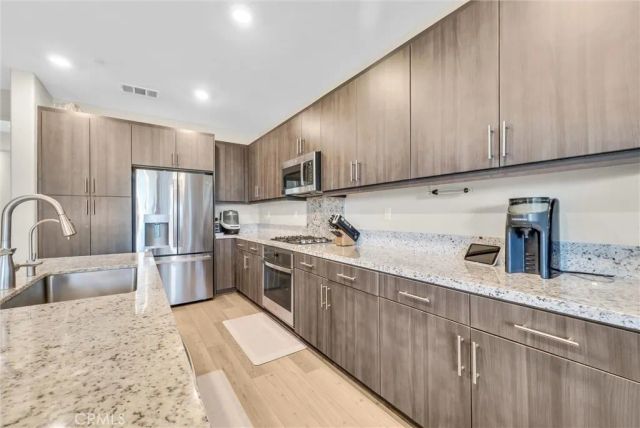 2667 Emerald Bay, Rialto, CA 92377