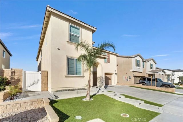 2667 Emerald Bay, Rialto, CA 92377