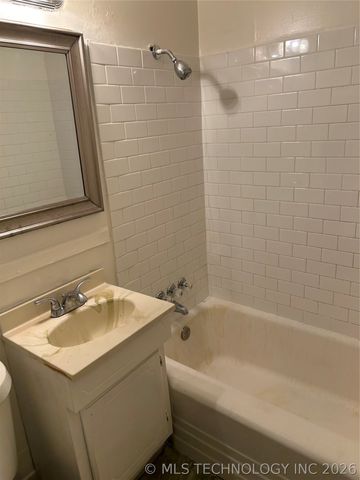 5952 E Newton Place, Tulsa, OK 74115