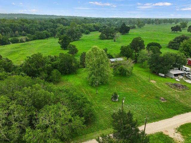 429 Hidden Shores Lp RD, Smithville, TX 78957