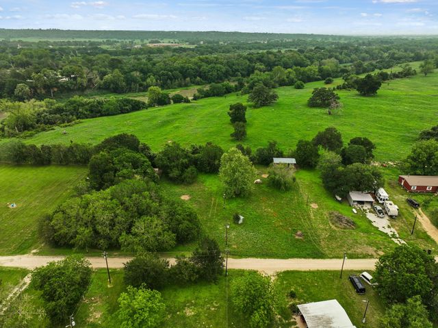 429 Hidden Shores Lp RD, Smithville, TX 78957