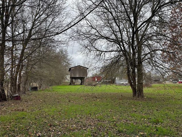 429 Hidden Shores Lp RD, Smithville, TX 78957