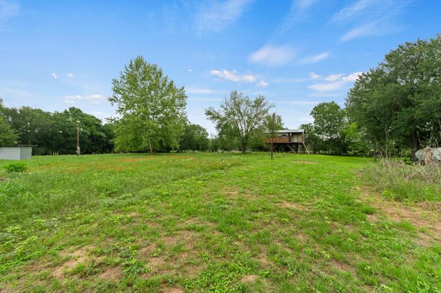 429 Hidden Shores Lp RD, Smithville, TX 78957