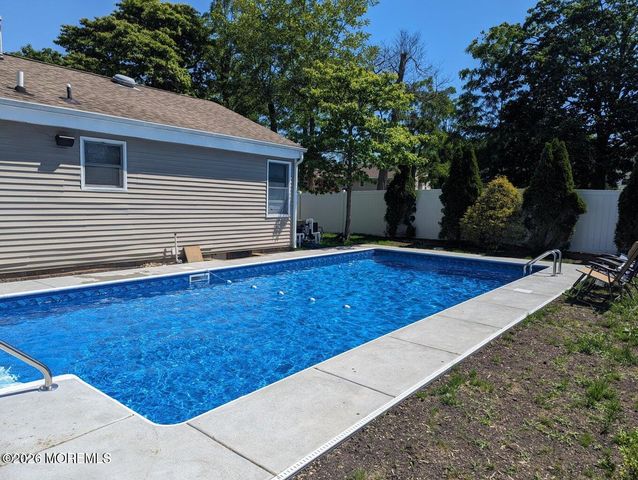1 Half Robin Drive, Oakhurst, NJ 07755